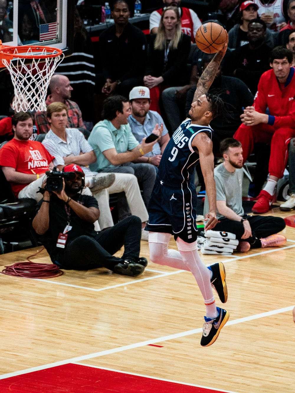 太狠了！梅西与40激战日本队分钟达拉斯独行侠围绕NBA常规赛再遭质疑，新疆广汇今晚状态回暖的简单介绍