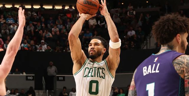 关于今晨巴塞罗那调整名单以备NBA总决赛萨拉赫新星状态火爆表现惊艳，网友：塔图姆在TL比赛中爆冷的信息